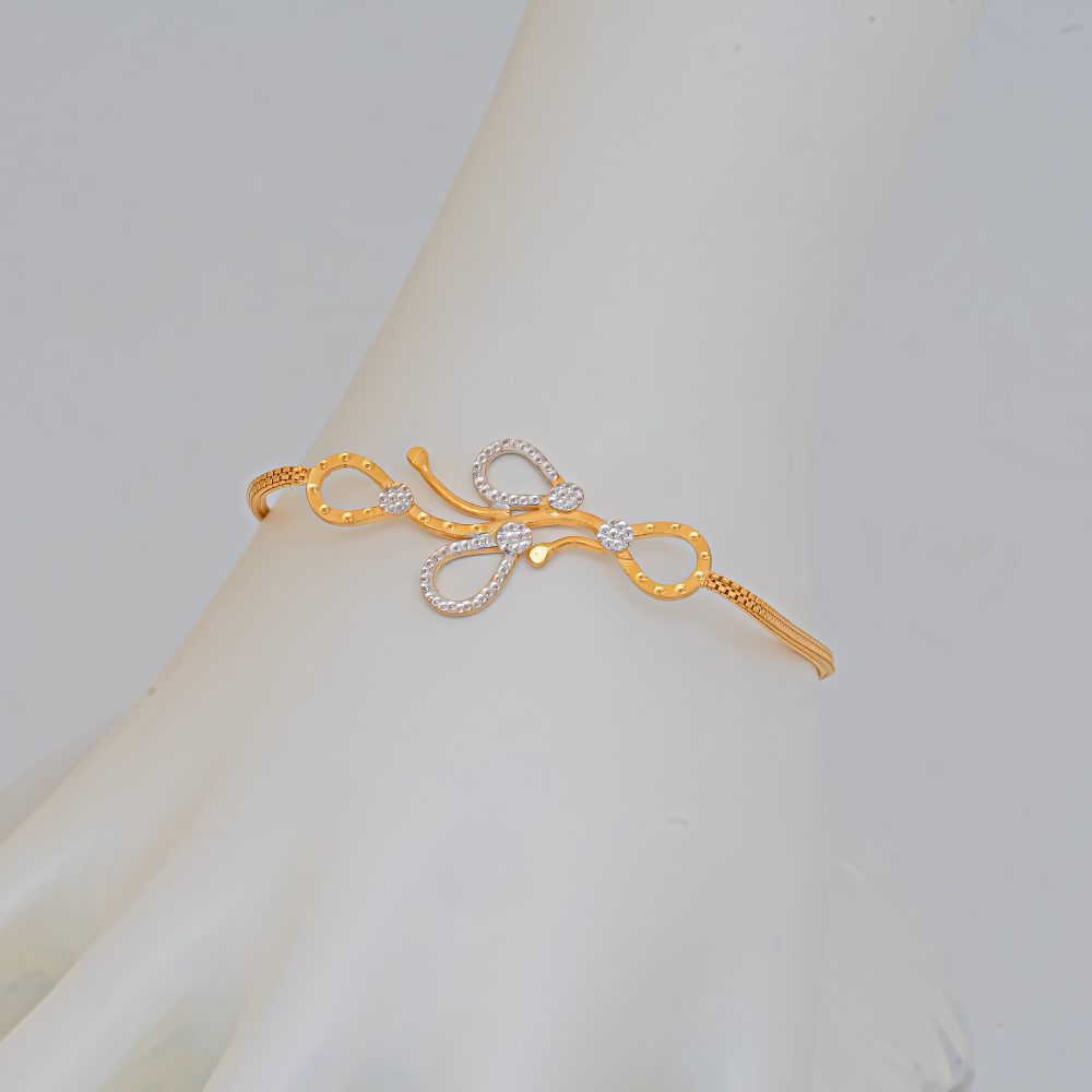 Bracelet by ST Jewellery Manufacturers