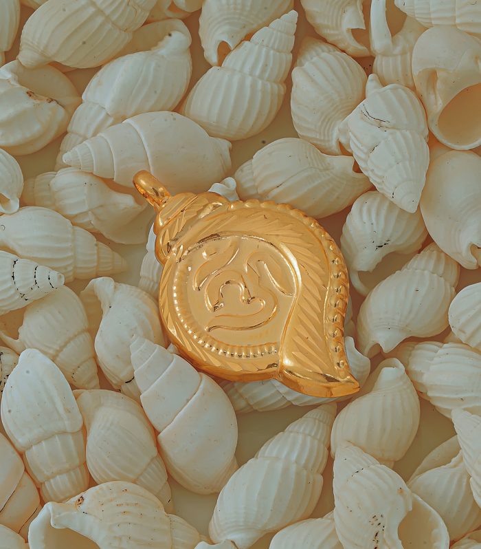 22K gold mangalsutra Thaali pendant featuring engraved Om motif.
