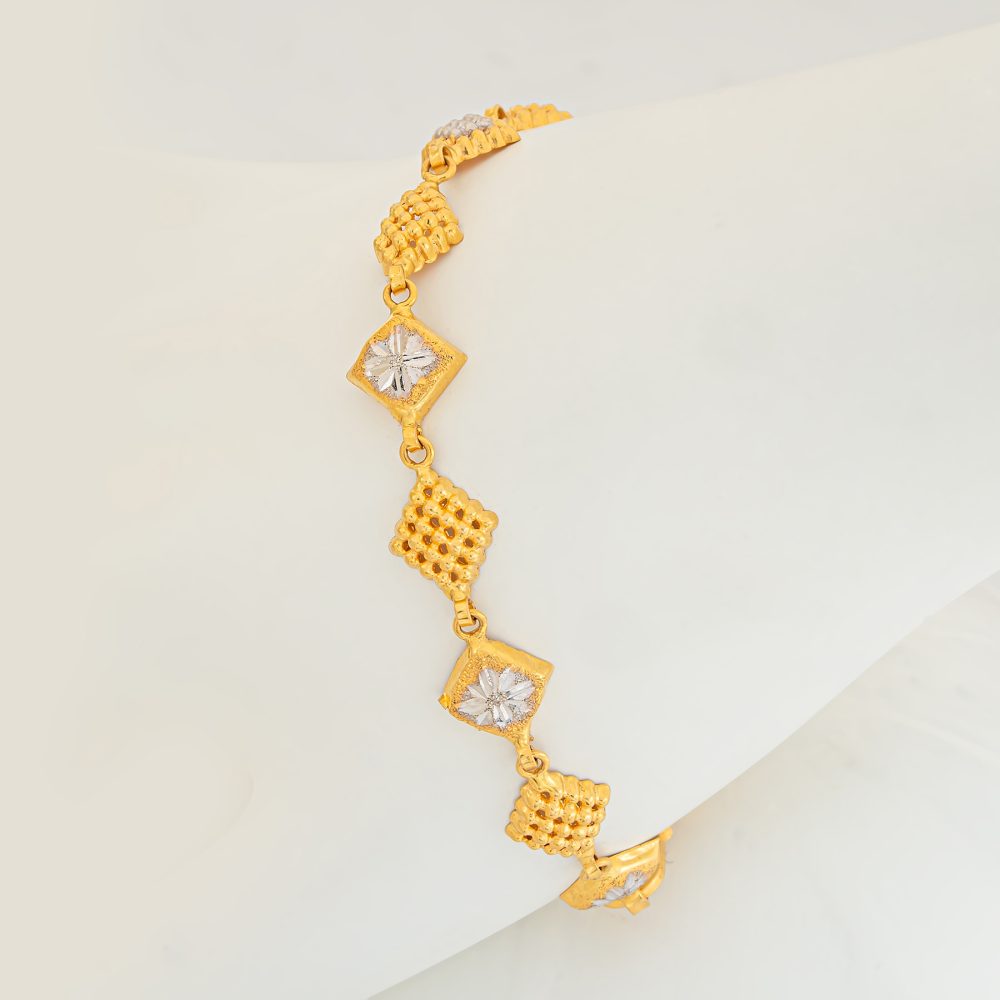 Bracelete by ST Jewellery Manufacturers