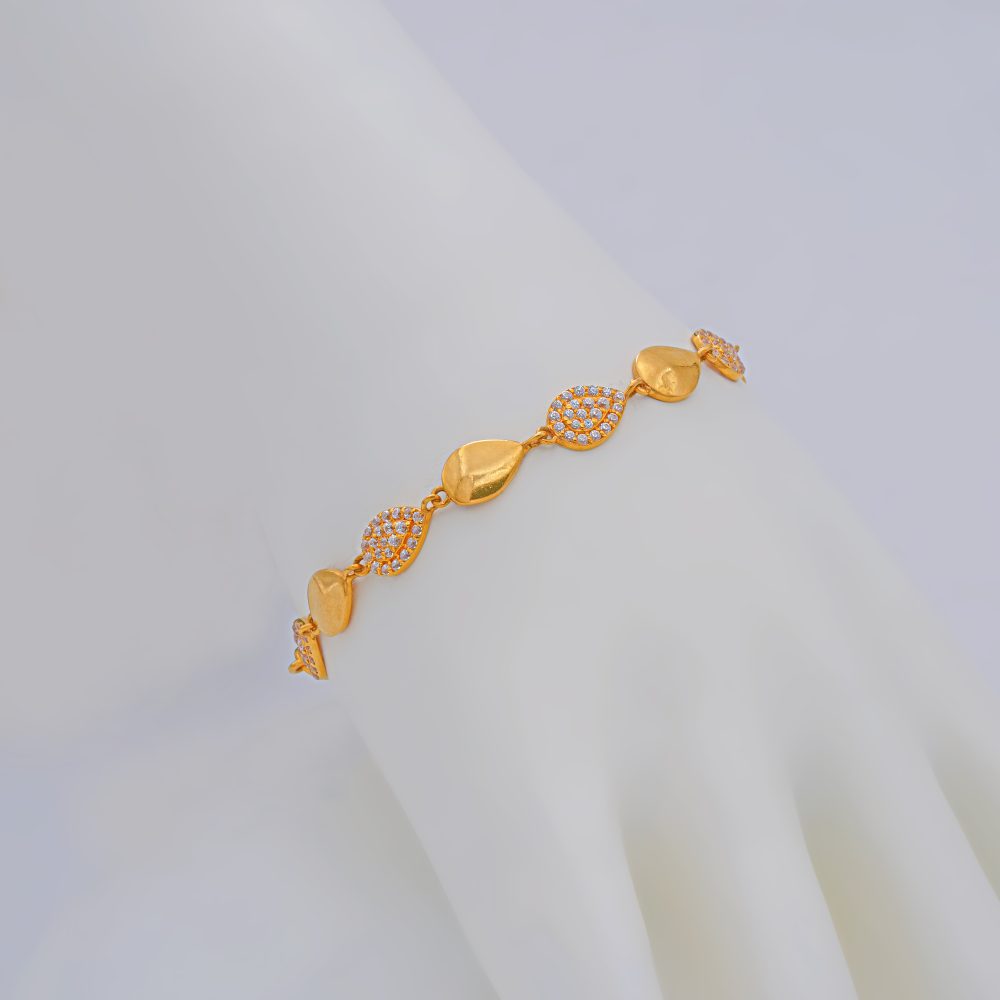 Bracelet by ST Jewellery Manufacturers