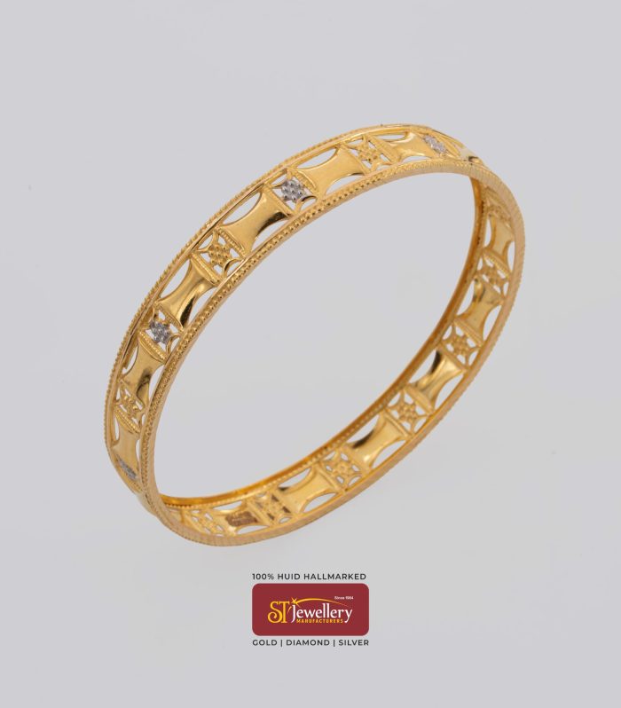 Elegant lightweight gold bangle with intricate cutwork and geometric pattern – premium gold jewellery by ST Jewellery Manufacturers Thrissur Kerala