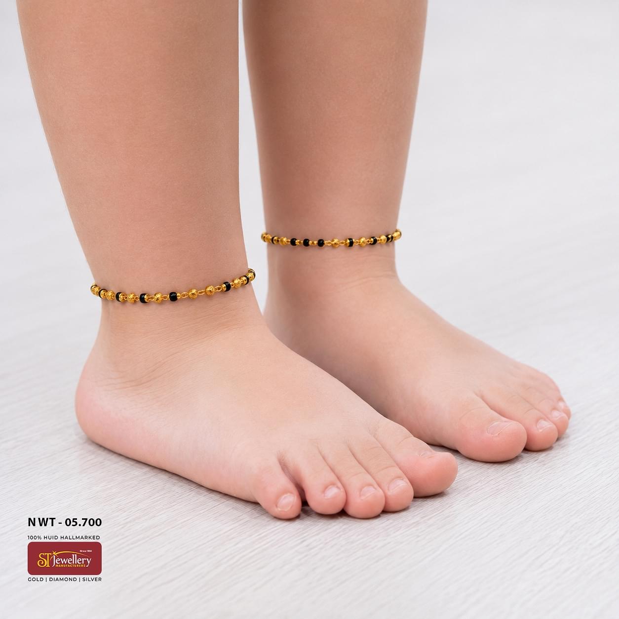 Traditional black bead and gold anklet for kids, lightweight gold payal with black bead detailing and elegant daily wear design.