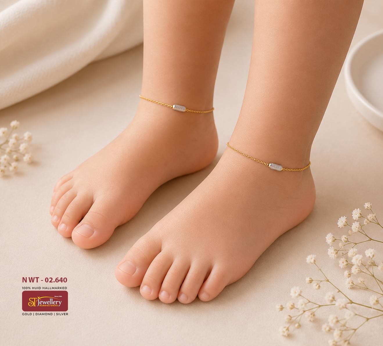 Minimalist gold anklet with elegant dual-tone center bead, lightweight daily wear anklet design for women.