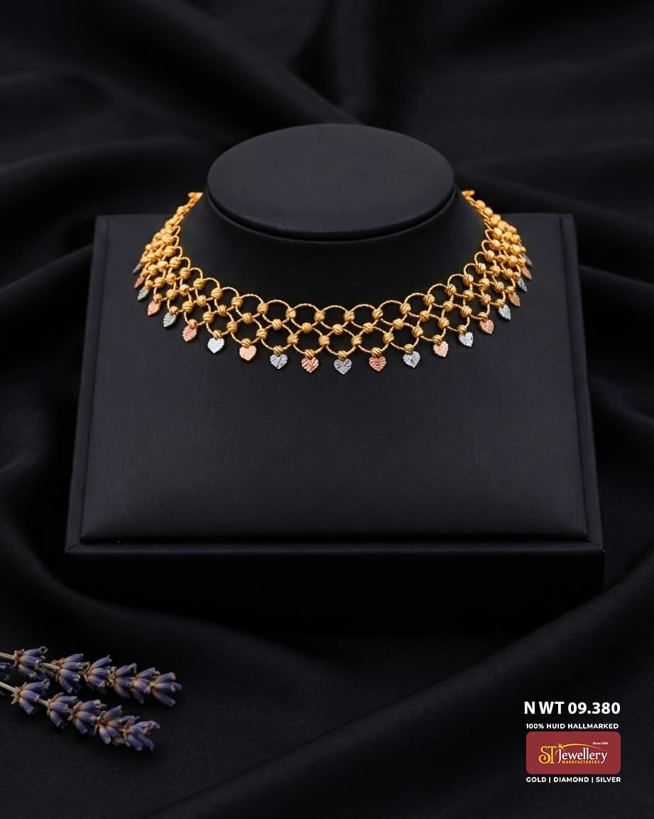 Lightweight gold necklace with interlinked design and rose gold and white gold heart-shaped drops for women.