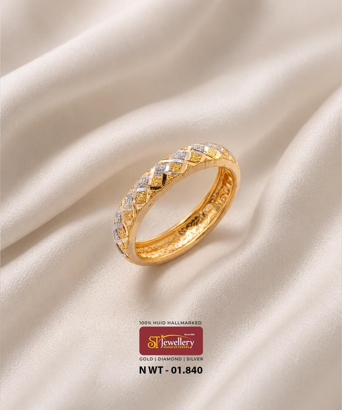 Elegant gold band ring featuring a detailed geometric lattice pattern with contrasting white accents, perfect for modern daily wear and special occasions.